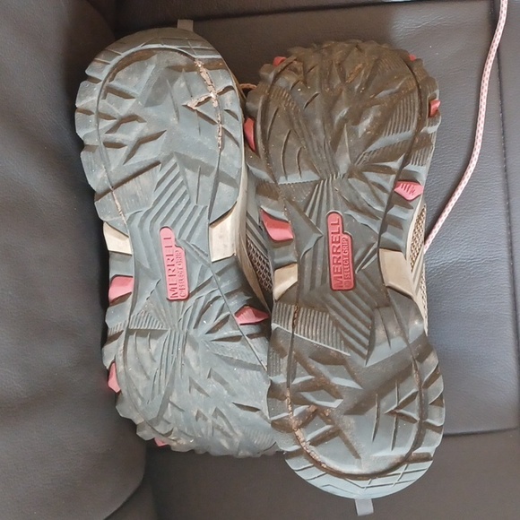 Merrell Boys Size 6 Hiking Shoes . Like New. - Picture 2 of 5